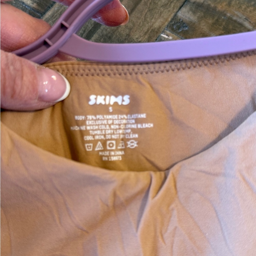 SKIMS fits everybody high neck bodysuit in Sienna ,sz small - Picture 3 of 8